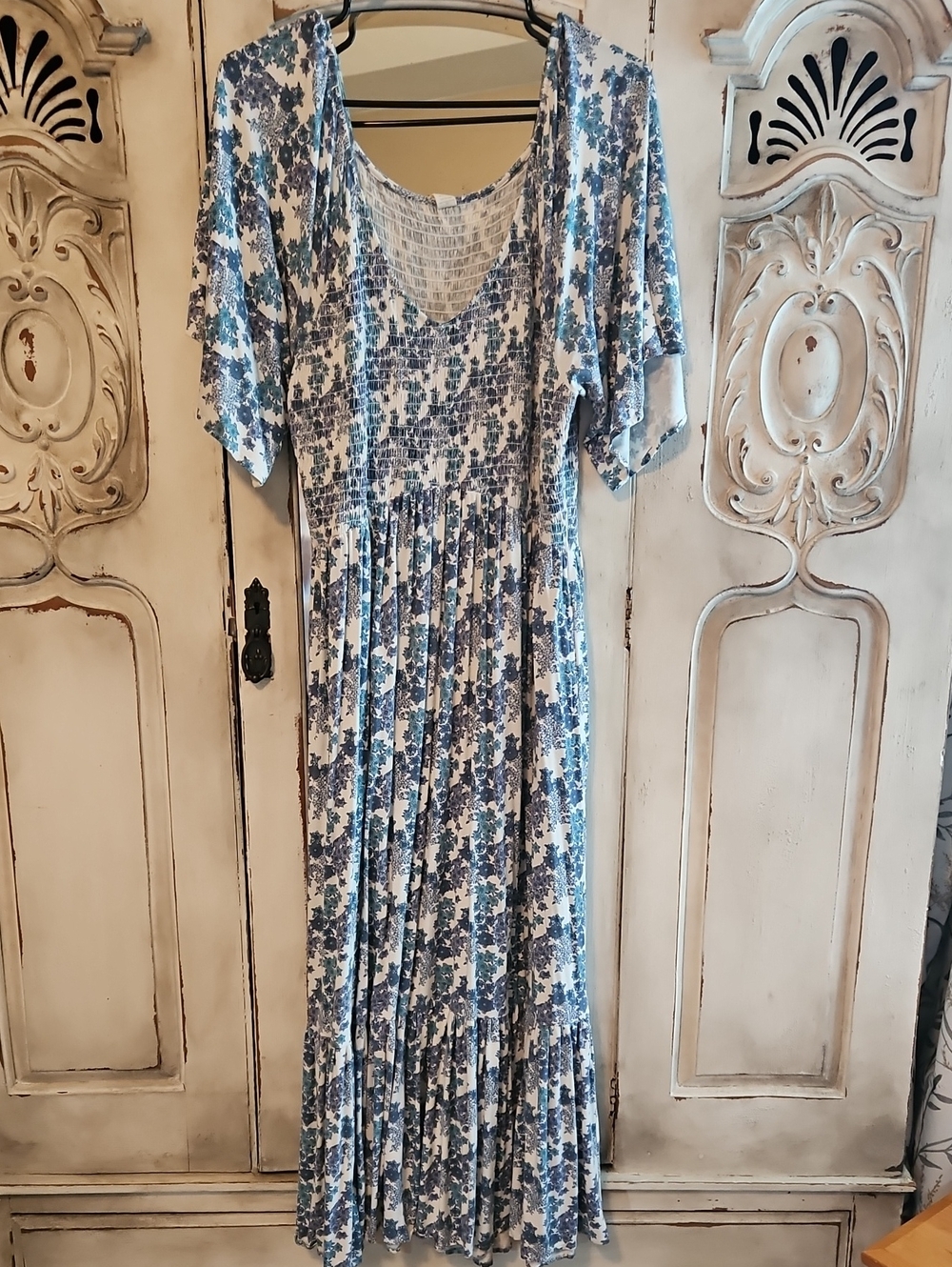 Kate Quinn Women's Flutter Sleeve Smocked Midi Dress Large Bamboo Blue Floral